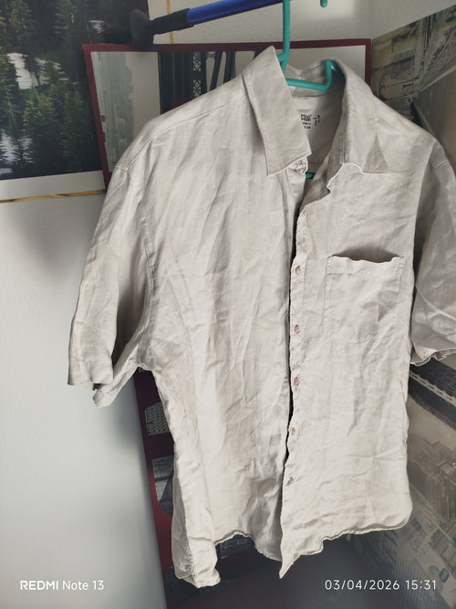Chemise, pantalon en lin ligne pure : minimaliste, très lux discrets pièce pensée pour respirer, lin naturel coupe fluide, présence silencieuse. Chemises en lin, ligne pure minimaliste